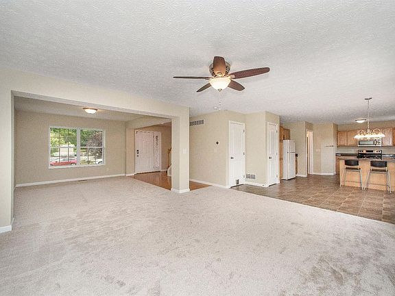 5th image of 19 Ethel Dr
