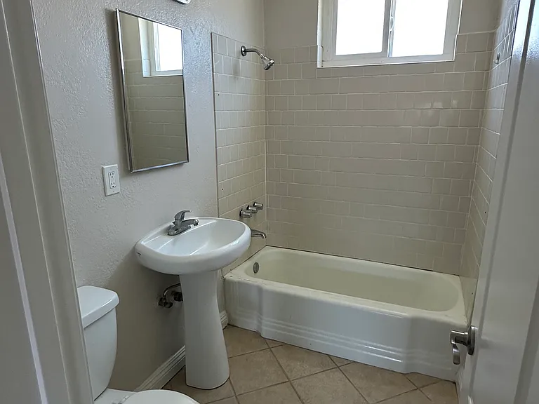 1012 Scott St #29 — Photo 6