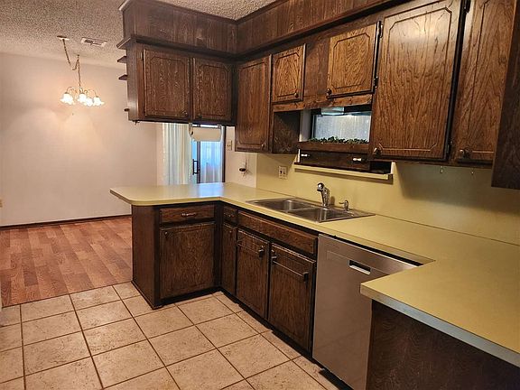 3rd image of 223 SW Crystal Hills Dr