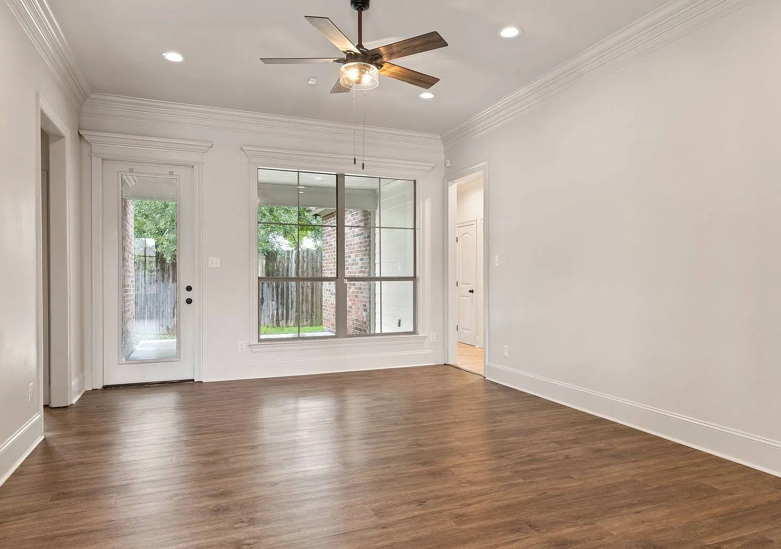 Beautiful Home! Stonehaven On The River Subdivision — Photo 4