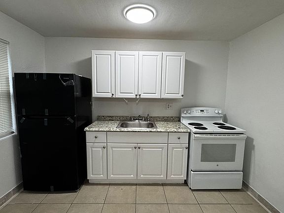 4th image of 1104 State St APT B