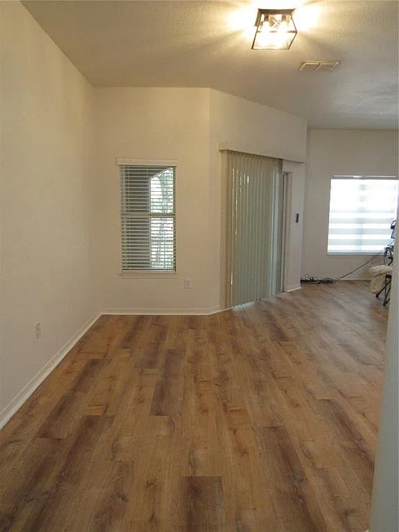 3 bed, 2.5 bath, 1736 sqft, $2,200 — Photo 3