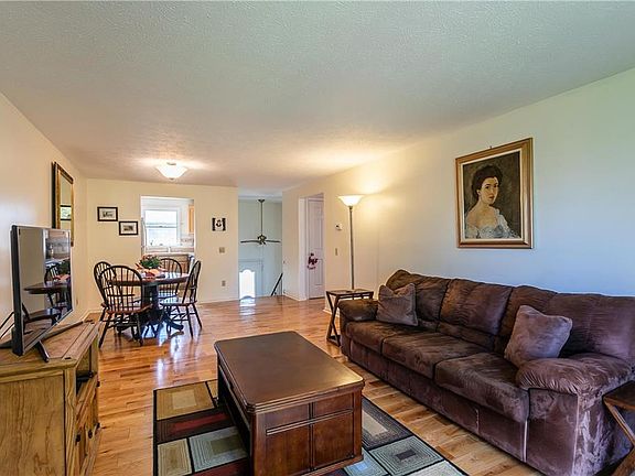 3rd image of 1158 Cunningham Dr