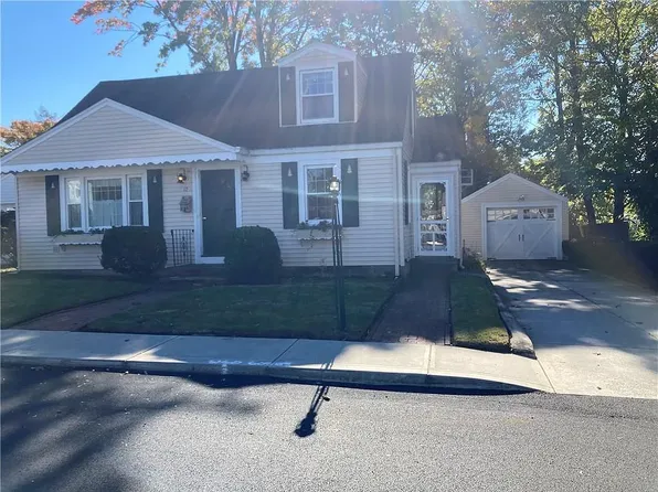 17 Columbus Ave, North Providence, RI 02911