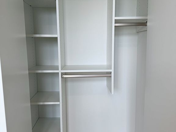 5th image of 1100-15 W Grand Ave #407
