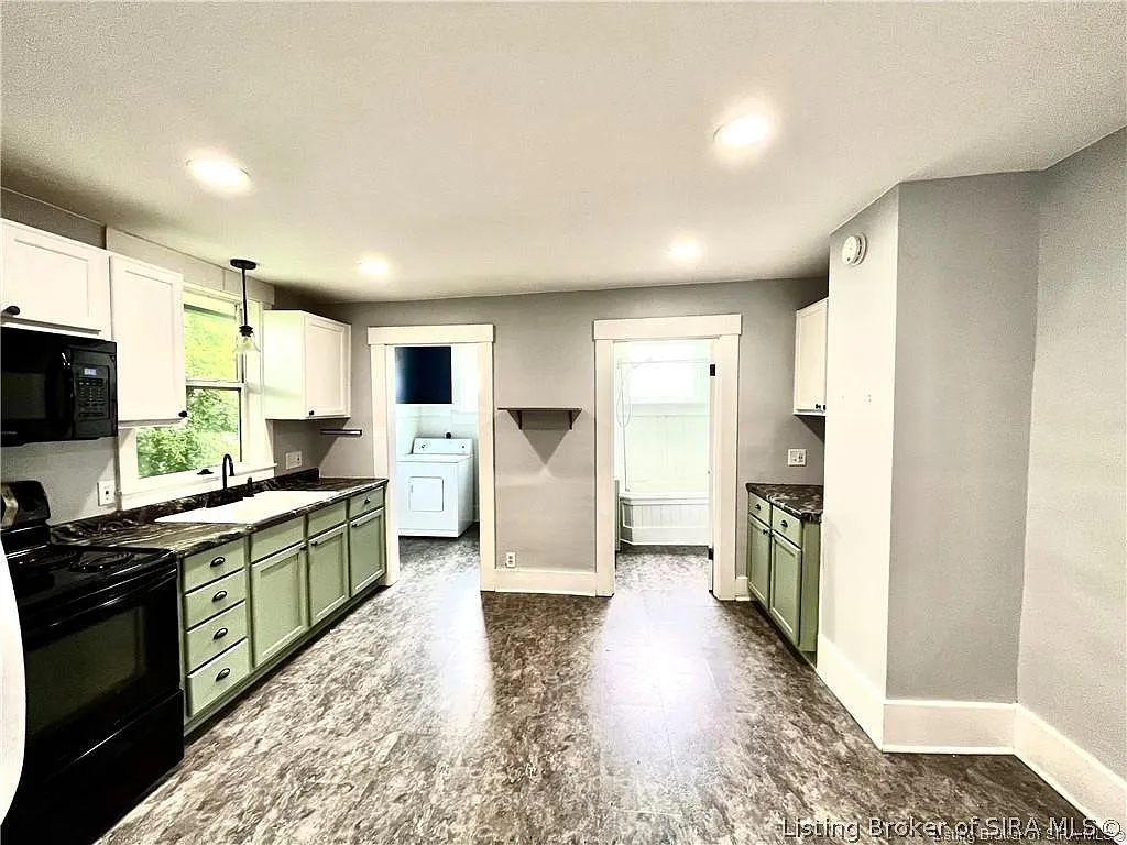 3 bed, 1.0 bath, 1344 sqft, $1,000 — Photo 4
