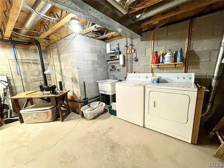 8423 Bubbling Springs Dr — Photo 36