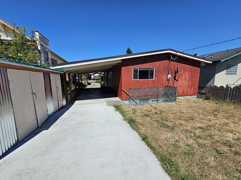 1120 W 10th St — Photo 36