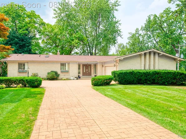 3212 Edgewood Park Dr, Commerce Township, MI 48382