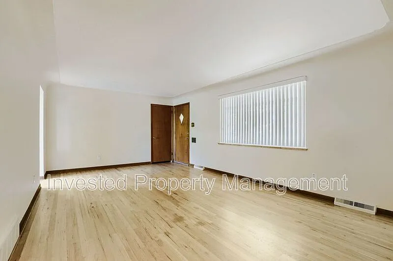 Building Photo - 4660 Upham St