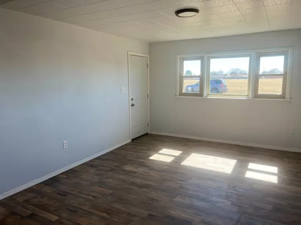 311 Maple St, Levelland, TX 79336