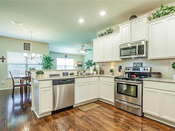 3rd image of 2720 Skinner Dr