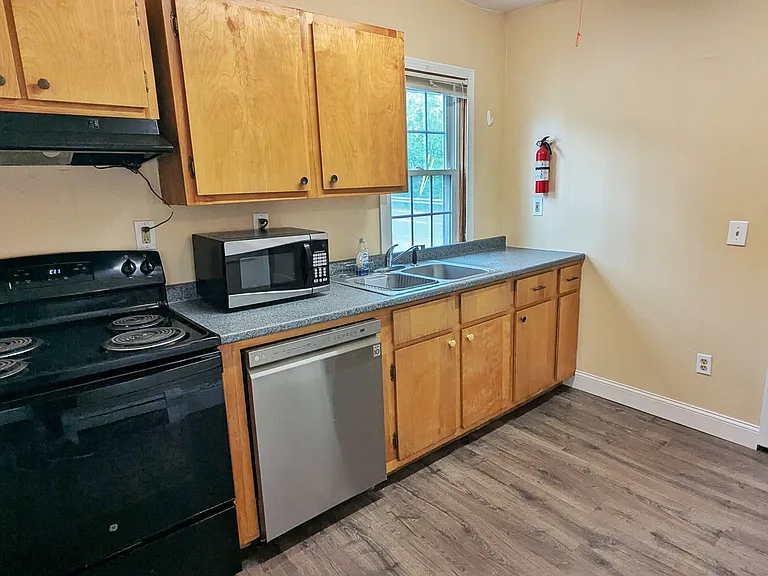 190 Main St #A4 — Photo 4