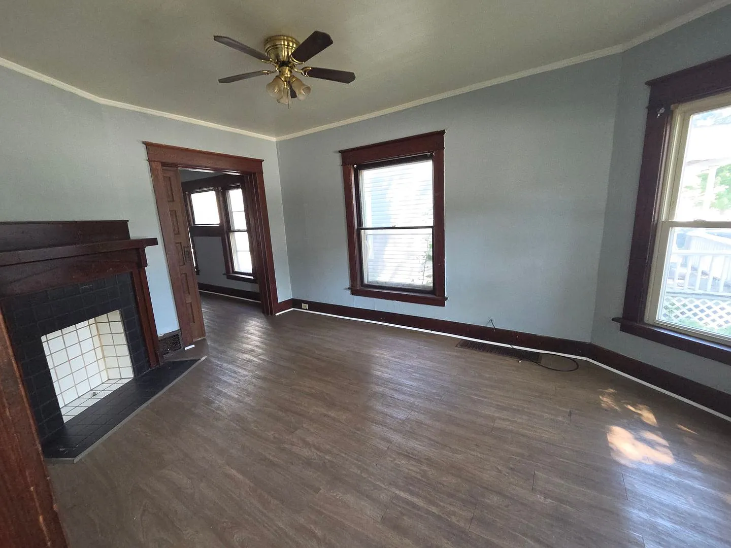 Lower 2 bedroom unit East Side — Photo 2