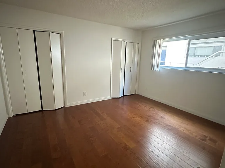 11911 Gorham Ave #6 — Photo 10