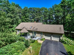 11 Red Paint Rd, Manchester, ME 04351