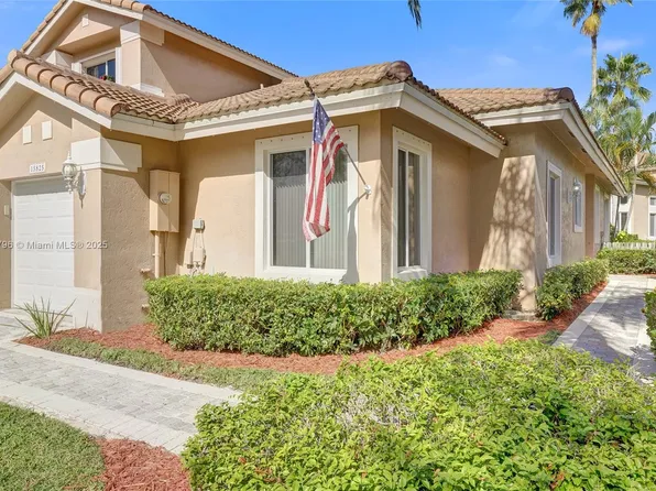 15825 SW 11th St, Pembroke Pines, FL 33027