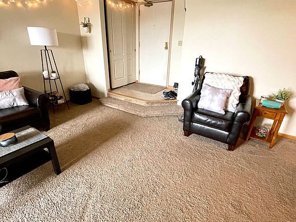 2nd image of 5200 N Diversey Blvd #102