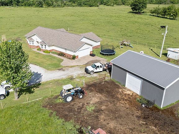 3rd image of 439990 E 180th Rd