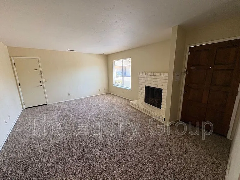 811 W Arlen Ct — Photo 15