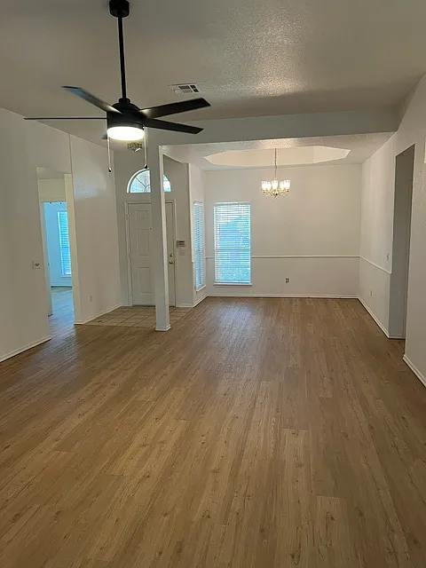 4 bed, 2028 sqft, $2,099 — Photo 3