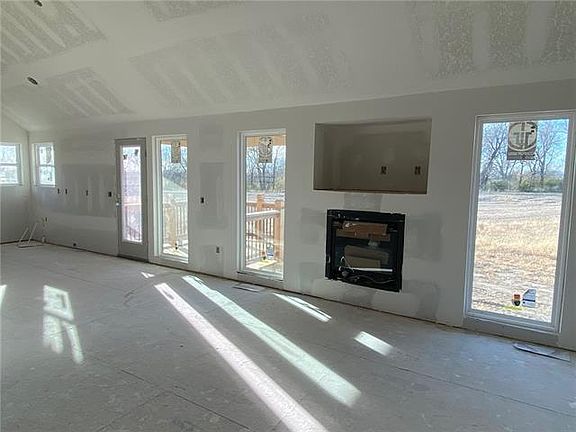 3rd image of 11928 N White Ave