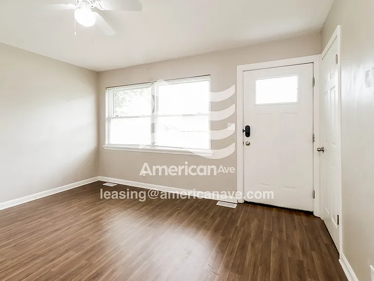 1424492_005_living_room_5.jpg