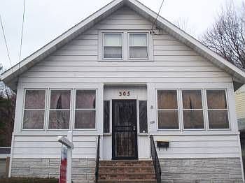 1st image of 305 Knaul St