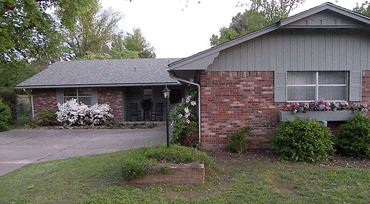 1st image of 114 W North Dr