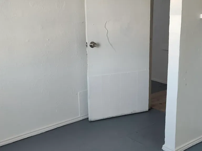 200 W 4th St #1 — Photo 10