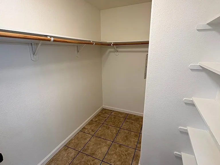 534 W Russell Ave — Photo 15