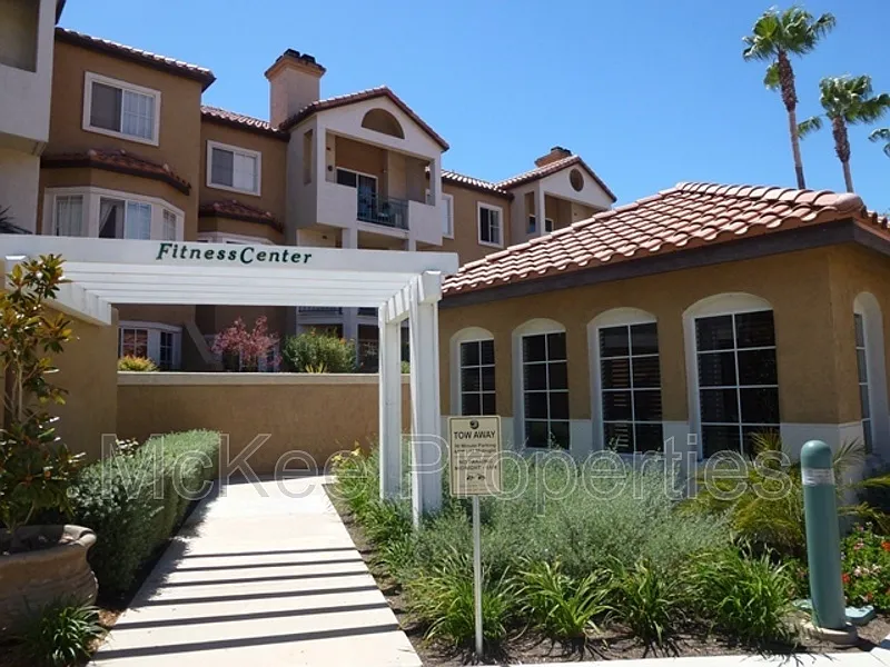 2 bed, 2.0 bath, 1025 sqft, $2,800 — Photo 4