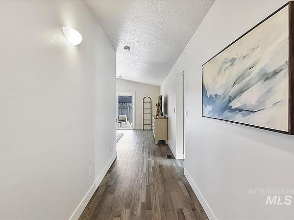 3rd image of 1211 W Hawaii Ave