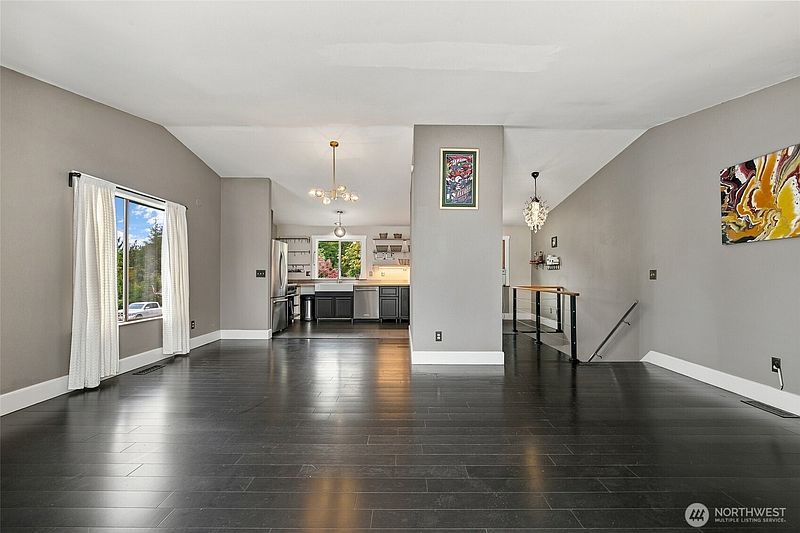 3rd image of 365 SE Valley View Way