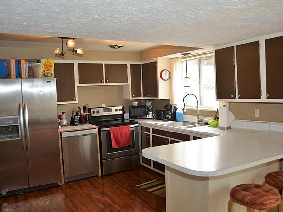 2nd image of 3425 Saigon Dr