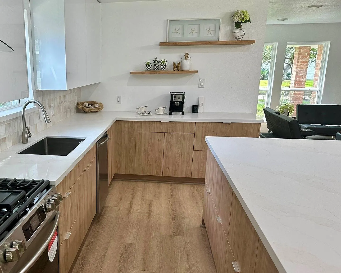 3 bed, 2.0 bath, 1719 sqft, $4,000 — Photo 4