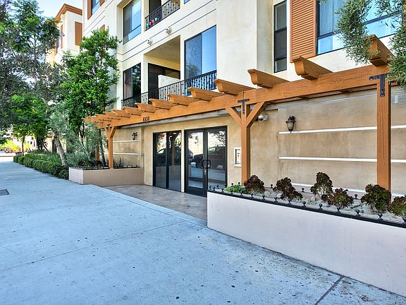 3rd image of 6938 Laurel Canyon Blvd Unit 112