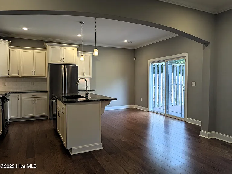 673 S Ashe St — Photo 8