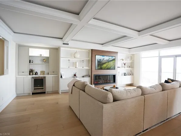 1477 Lakeshore Rd #904, Burlington, ON L7S 1B5