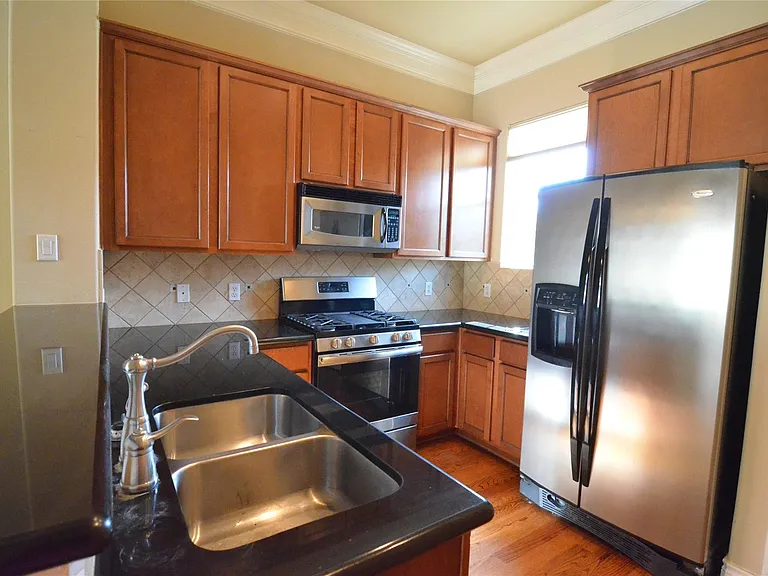 9006 Harbor Hills Dr E — Photo 5