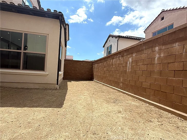 208 Maricopa — Photo 14