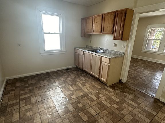5th image of 13601 Eaglesmere Ave