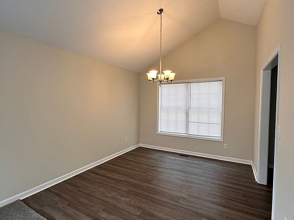 4th image of 14 Creekbend Dr