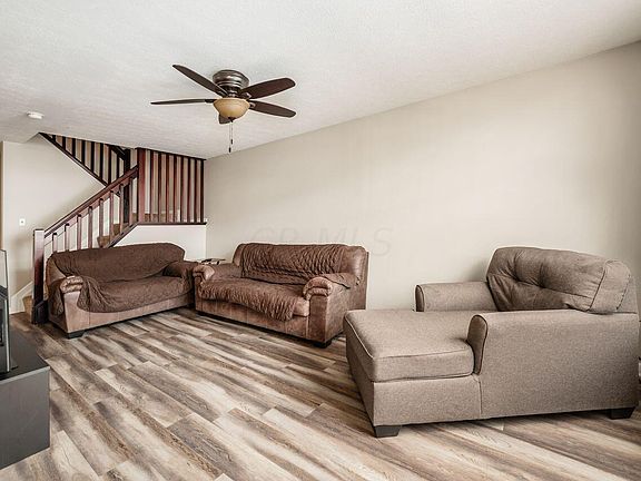 3rd image of 301 Shadbush Dr