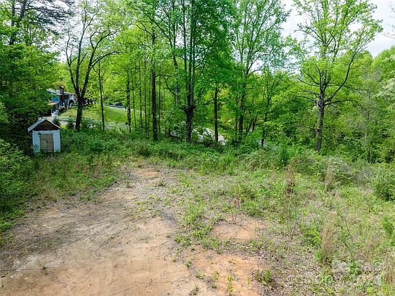 3rd image of 28 Mountain Acres Dr