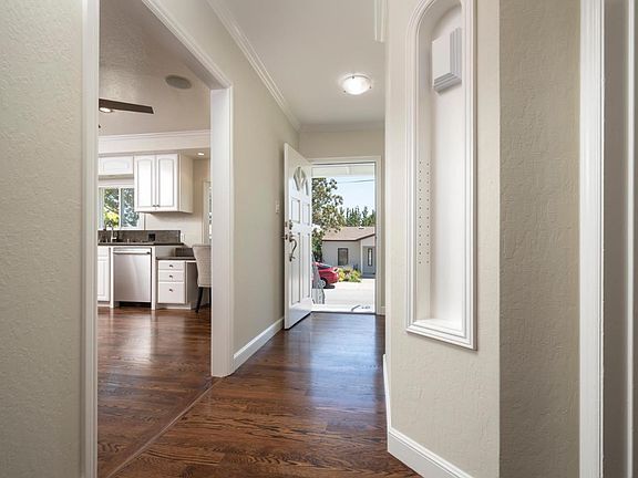 4th image of 3034 Fernwood St