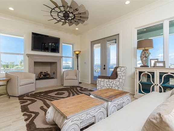 5th image of 908 Shoreland Dr