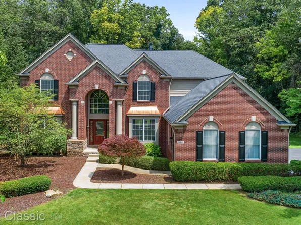 9305 Amherst Dr, Brighton, MI 48114