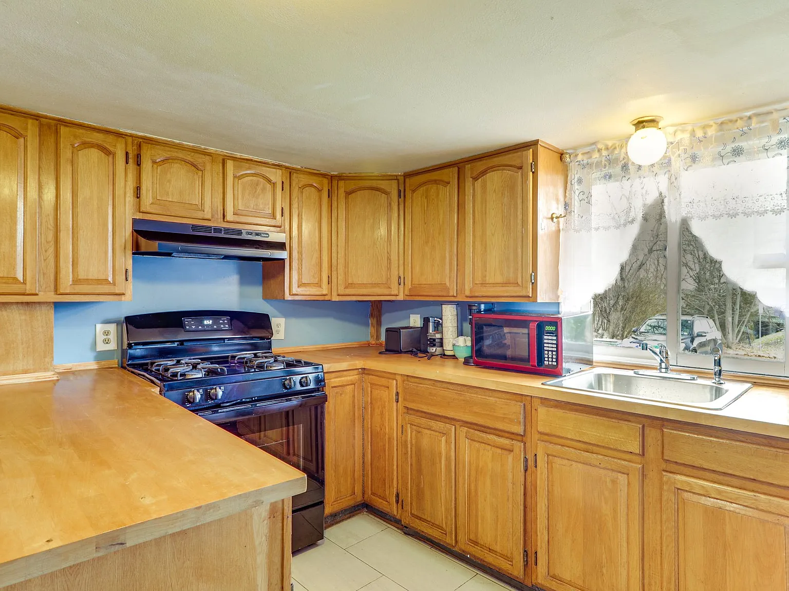 3 bed, 954 sqft, $2,500 — Photo 3