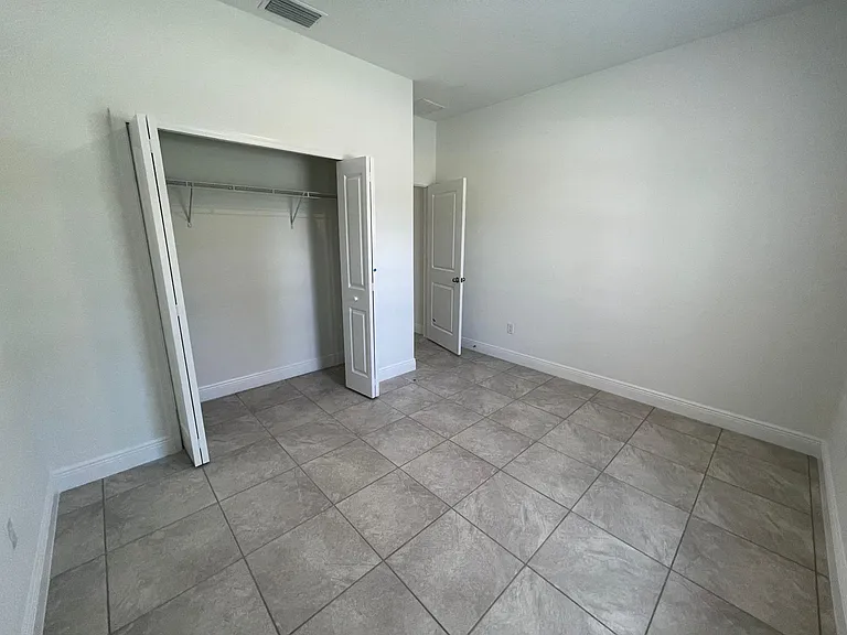 SW 29th Avenue Rd — Photo 10